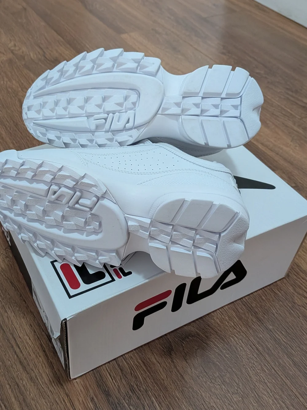 NWT FILA Women's White Disruptor II Premium Sneakers Size 7.5